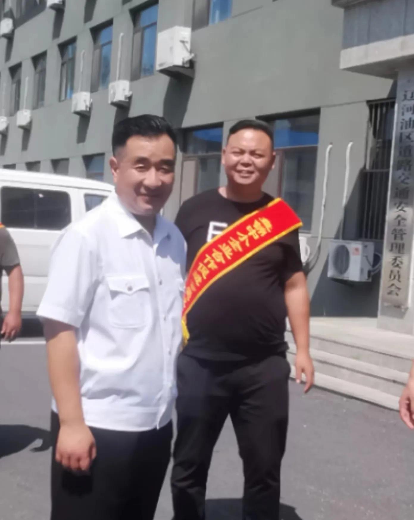 庆“八一”拥军拥警送清凉（慰问奋战在“百日行动”的一线通警察