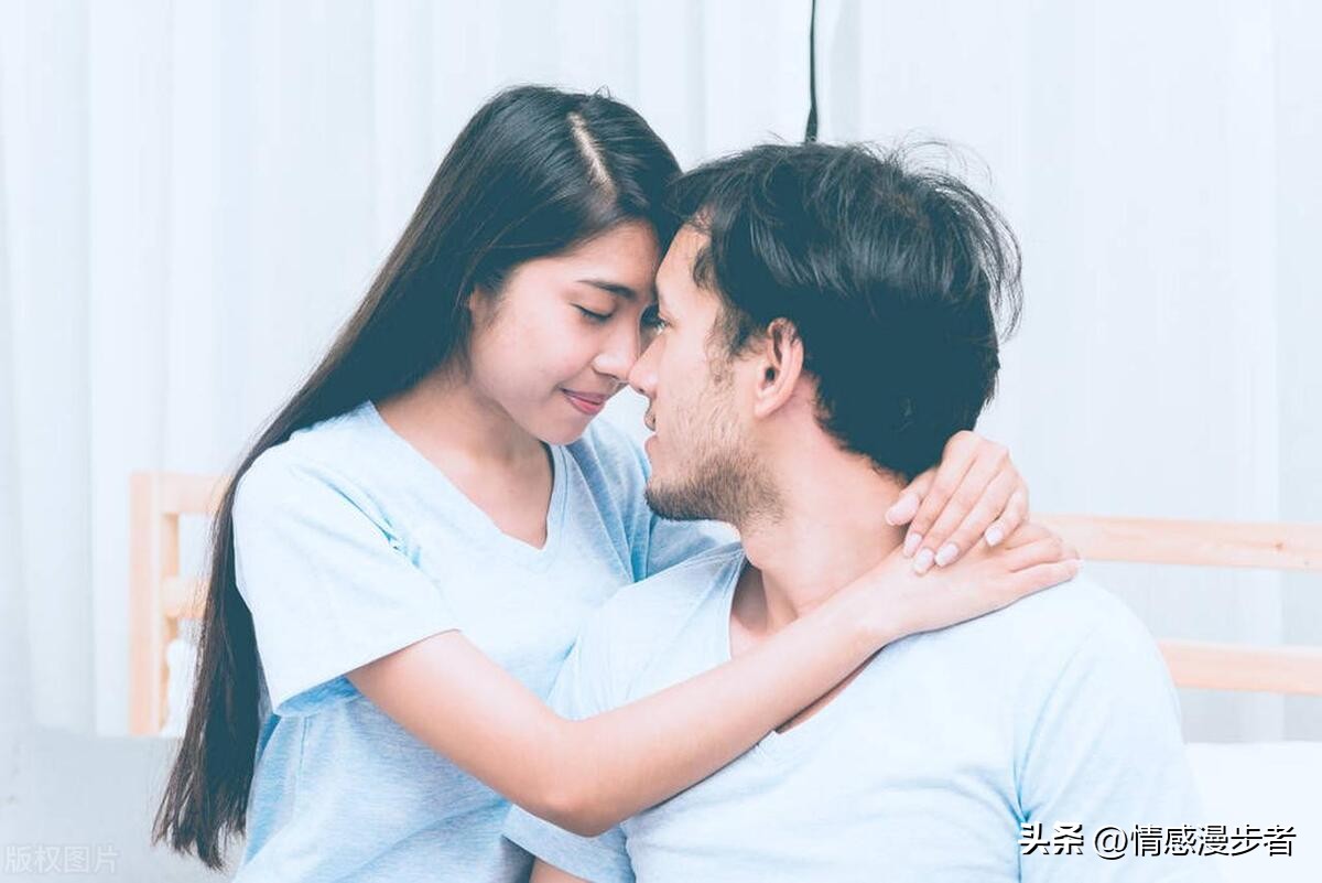男人睡觉喜欢搂着对方是什么心理,睡觉喜欢搂着男人是什么性格