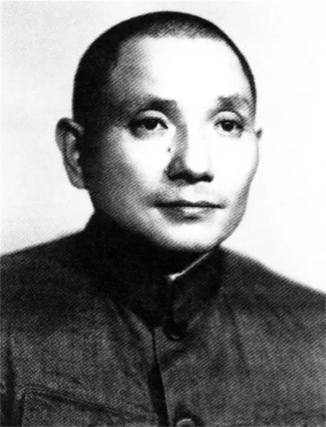 1977年邓公约见*锡联陈**，*锡联陈**向邓道歉，邓公：你在北京不欠账