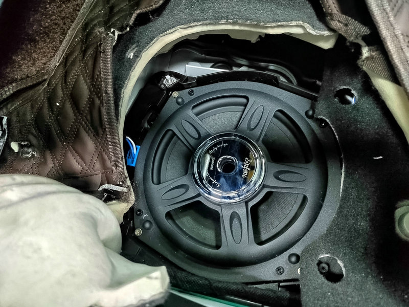 宝马320i改装哈曼卡顿音响,宝马320音响改装德国蓝宝