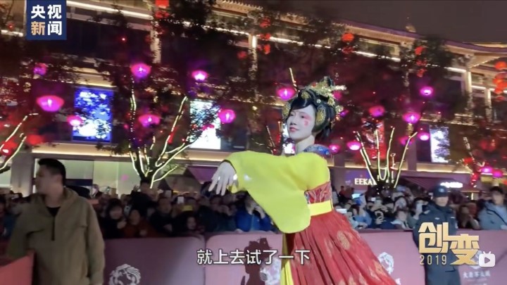 西安大唐不夜城不倒翁姐姐直播,大唐不夜城直播不倒翁姐姐失误