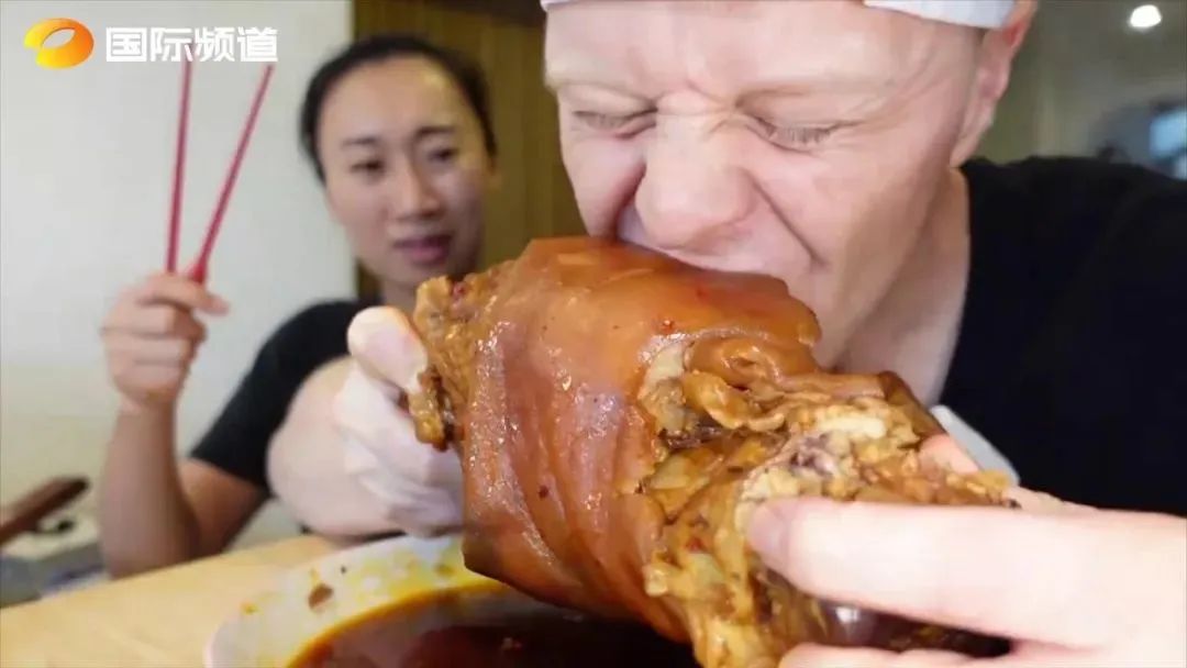 世界潮我看丨中外“导游”带你逛展览、品美食……云游世界