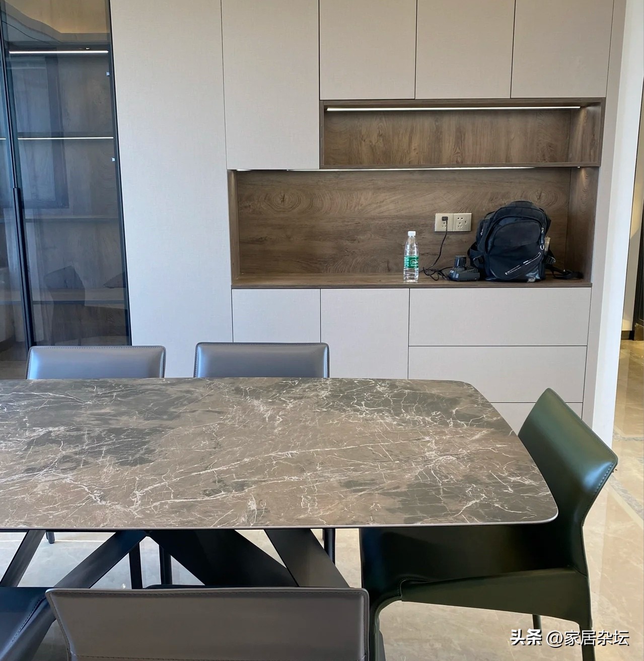 你知道怎么区分岩板餐桌的好坏吗,岩板餐桌会看起来很廉价吗