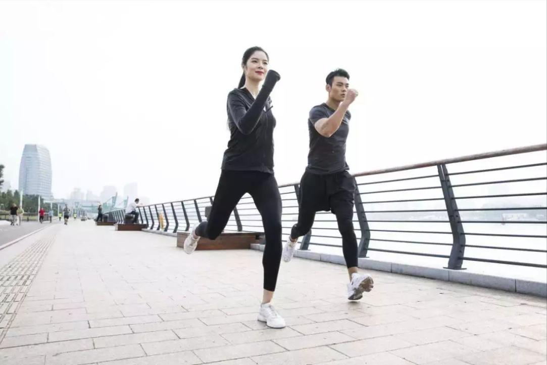 清晨*房行**事有什么好处？医生：这些好处，别害羞，多了解没坏处