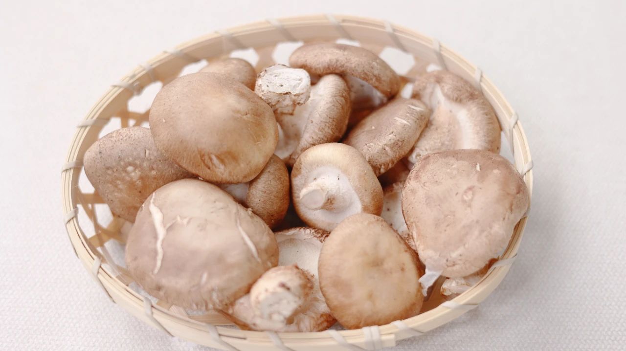 尿酸高推荐一些改善尿酸的食物,尿酸高的人切记控制尿酸四不吃