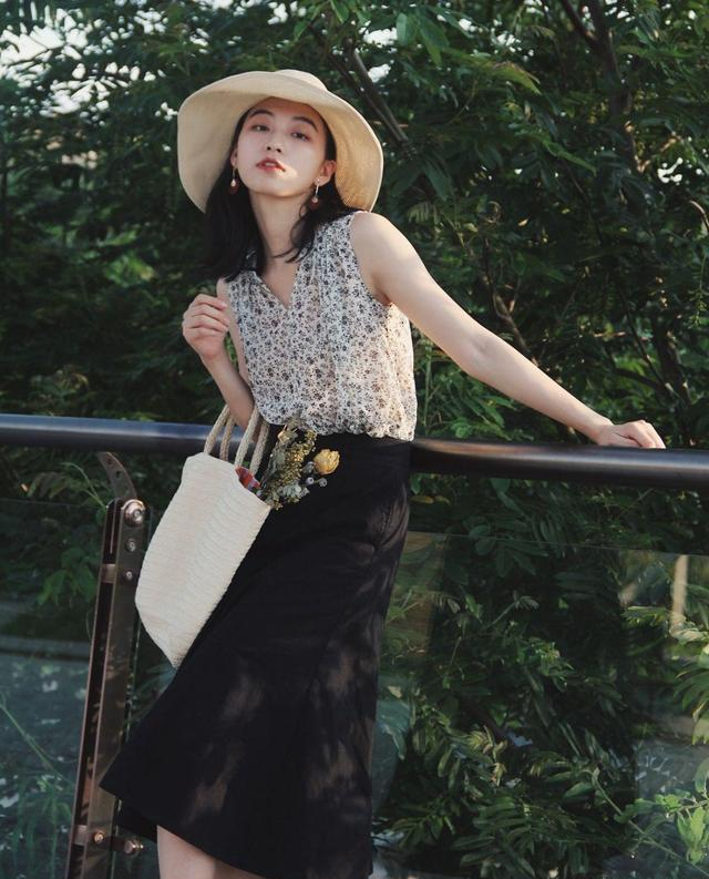 衬衫搭配这4种半身裙高级又减龄,衬衫搭配半身裙淑女又不失潮流