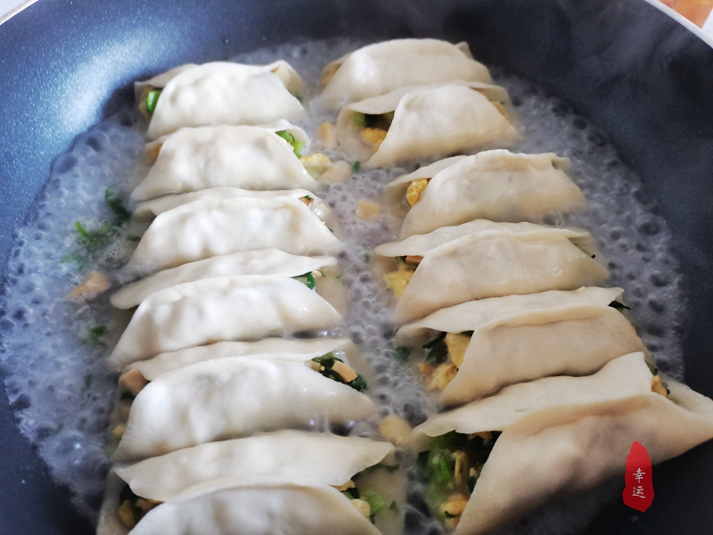 锅贴是封口好吃还是不封口好,锅贴较教程