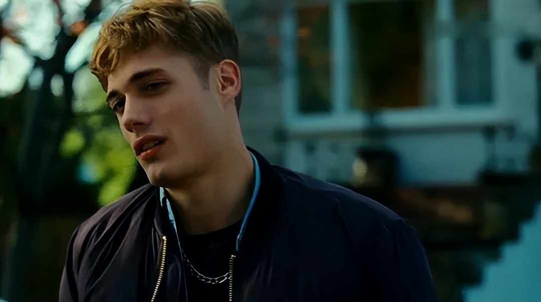 这鬼才导演的R级杰作，一出就惊艳了影坛