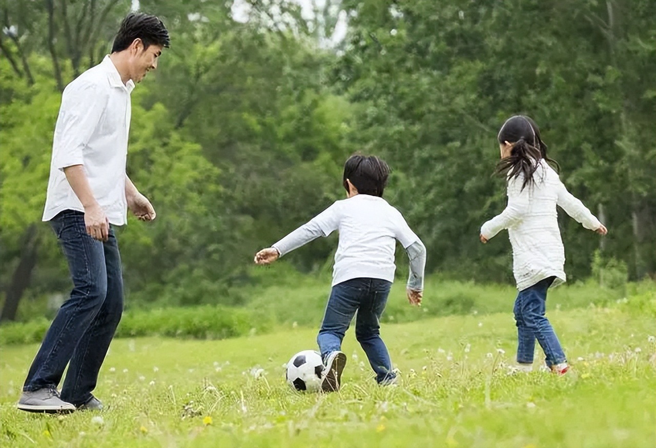 3岁女孩肚子疼医生报警,女童喊肚子疼