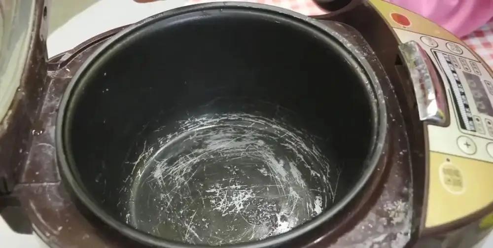电饭锅内胆被刮坏的危害,电饭锅内胆涂层刮花脱落有毒吗