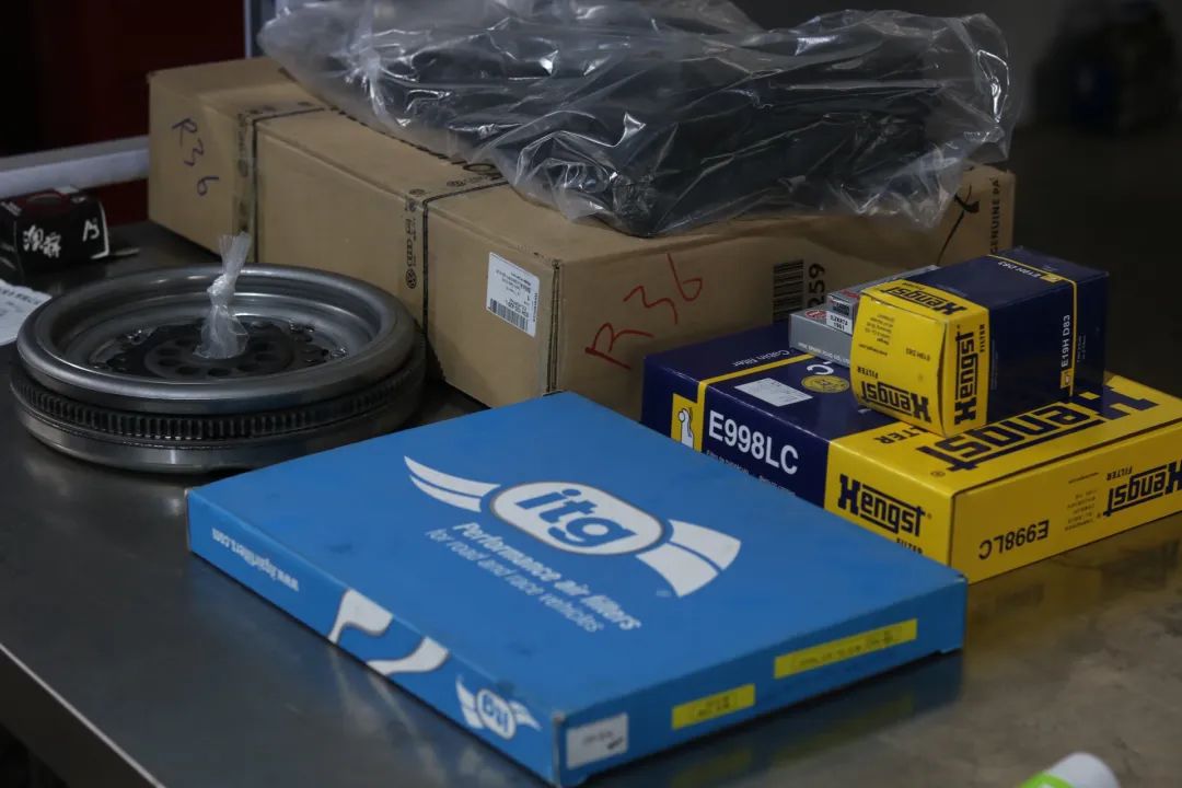 r36翻新改造全过程,大众r36这么老的车怎么还卖这么贵