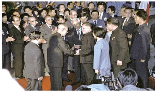 日本记者故意刁难：*鱼岛钓**归属哪国，*小平邓**的巧妙回复，让人敬佩