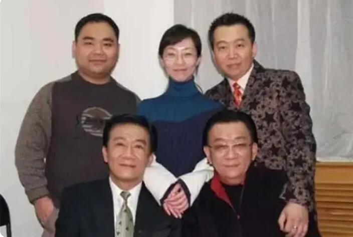 侯震的侯家长子长孙有争议吗,侯震为什么是侯耀文的长子长孙