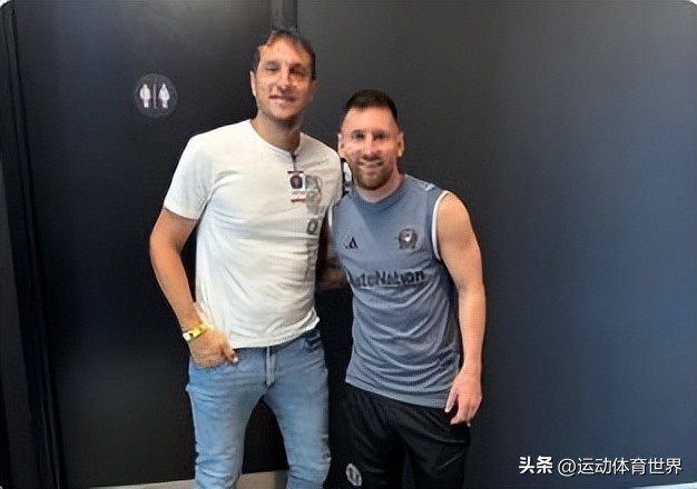 梅西的签名写的什么,梅西2008年签名