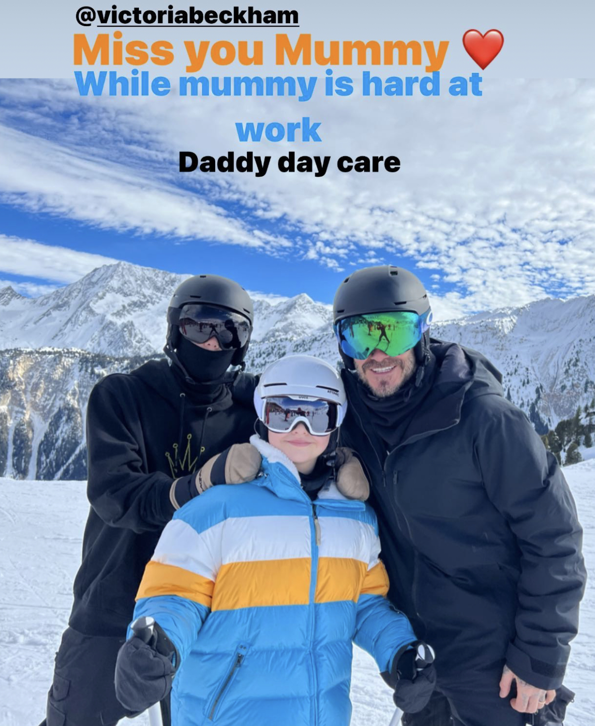 贝克汉姆晒和小七对嘴亲亲合照,贝克汉姆为女儿小七庆祝生日