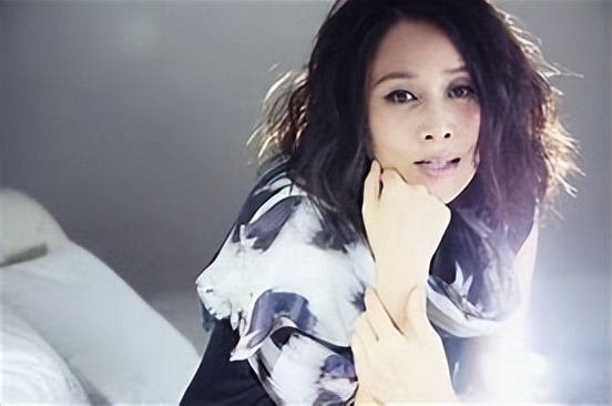 歌手云朵到ktv视频,云朵叫板那英是哪一期