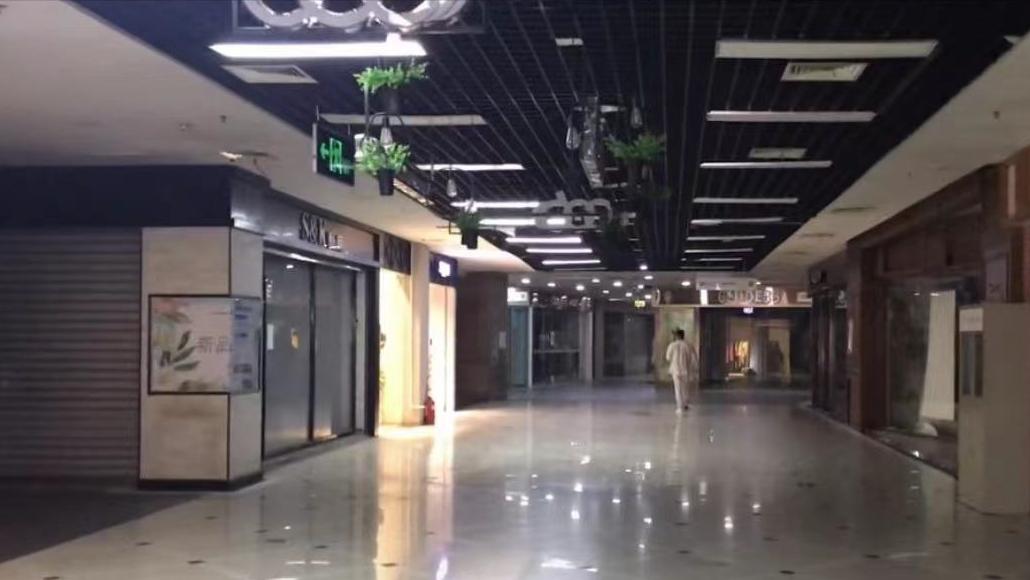 昔日繁华地带如今冷冷清清,昔日繁华的城市如今变得冷冷清清