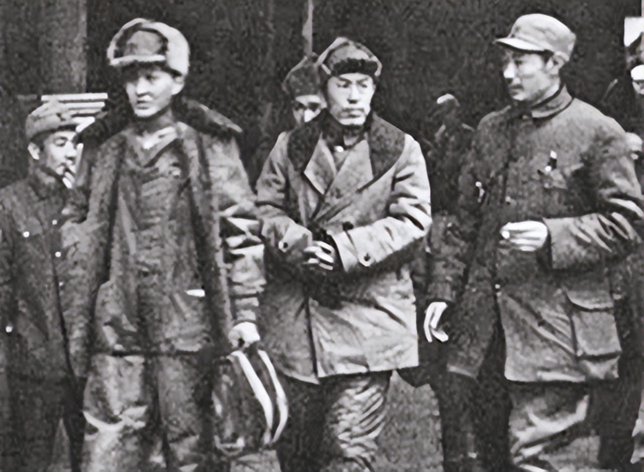 国民*党**中将郑洞国:建国后官至正部,次子在台湾失联