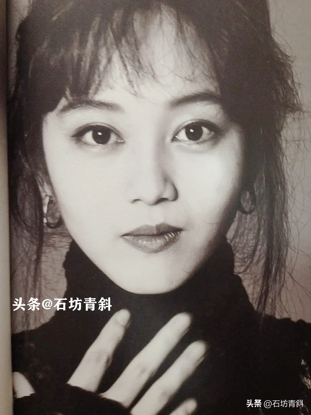 偶像四天后中的浅香唯,艺名曾被公司收回,出写真重回大众视线