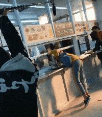 神回复：把儿子头弹破了，老婆马上回家怎么办？我只想留条命