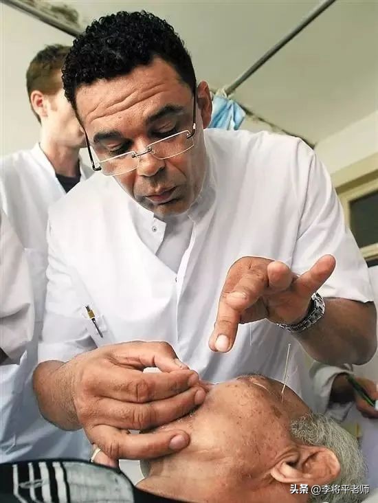 美国士兵拔火罐,美军晒拔火罐照片