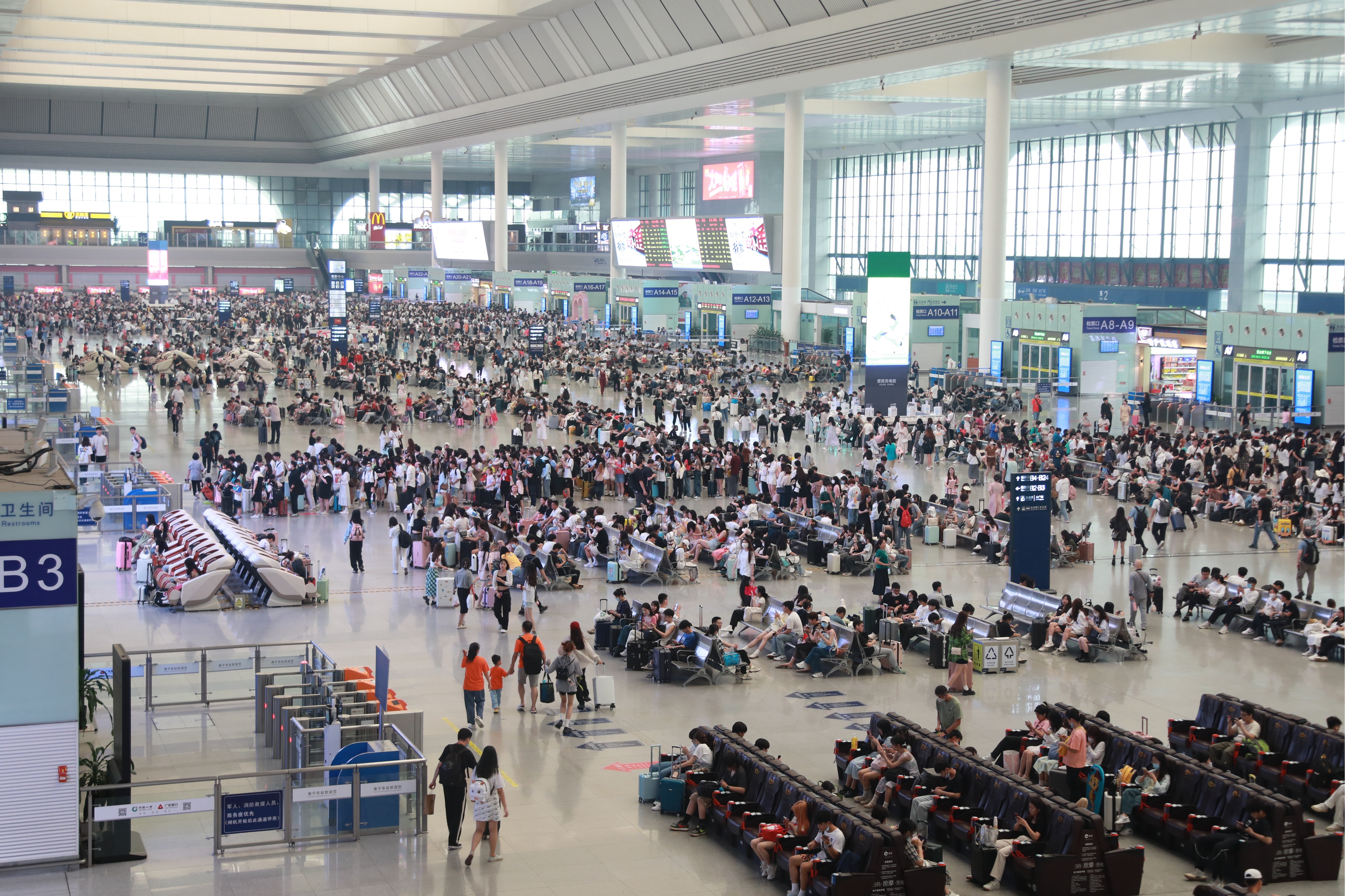 国铁南宁局加开多趟列车,国铁南宁局国庆发送旅客多少