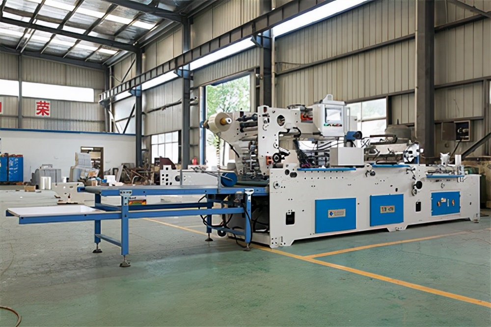 安庆永华包装机械全自动贴窗机为纸箱印刷企业带来新利润增长点