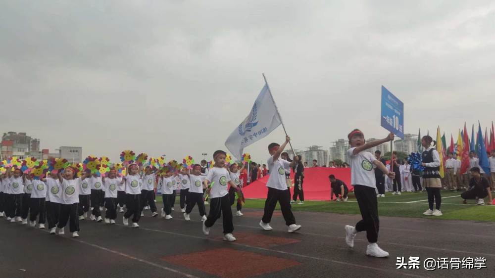 体育节燃爆全校,校园体育节异彩纷呈开幕式