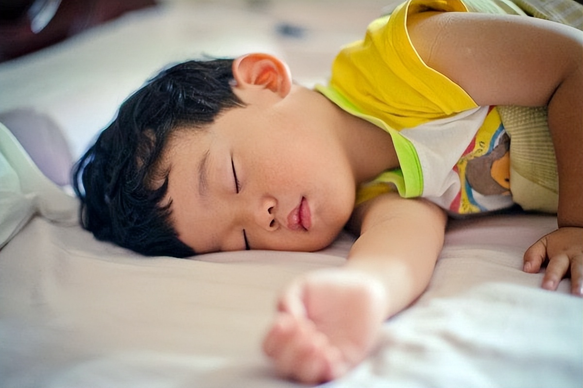 孩子喜欢赖床怎么高情商沟通,儿童爱赖床怎么办