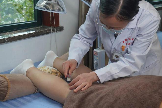 走进中医|运用中医岐黄针对中风后下肢痉挛症状的治疗