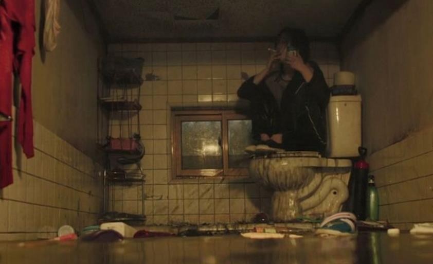 寄生虫暴雨镜头是真的吗,寄生虫暴雨片段镜头分析