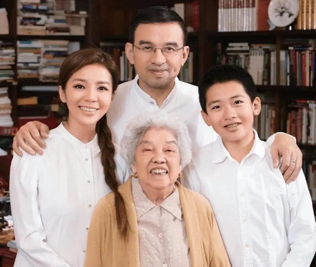 央视戏曲朱迅,央视名嘴朱迅节目中大方曝光月薪