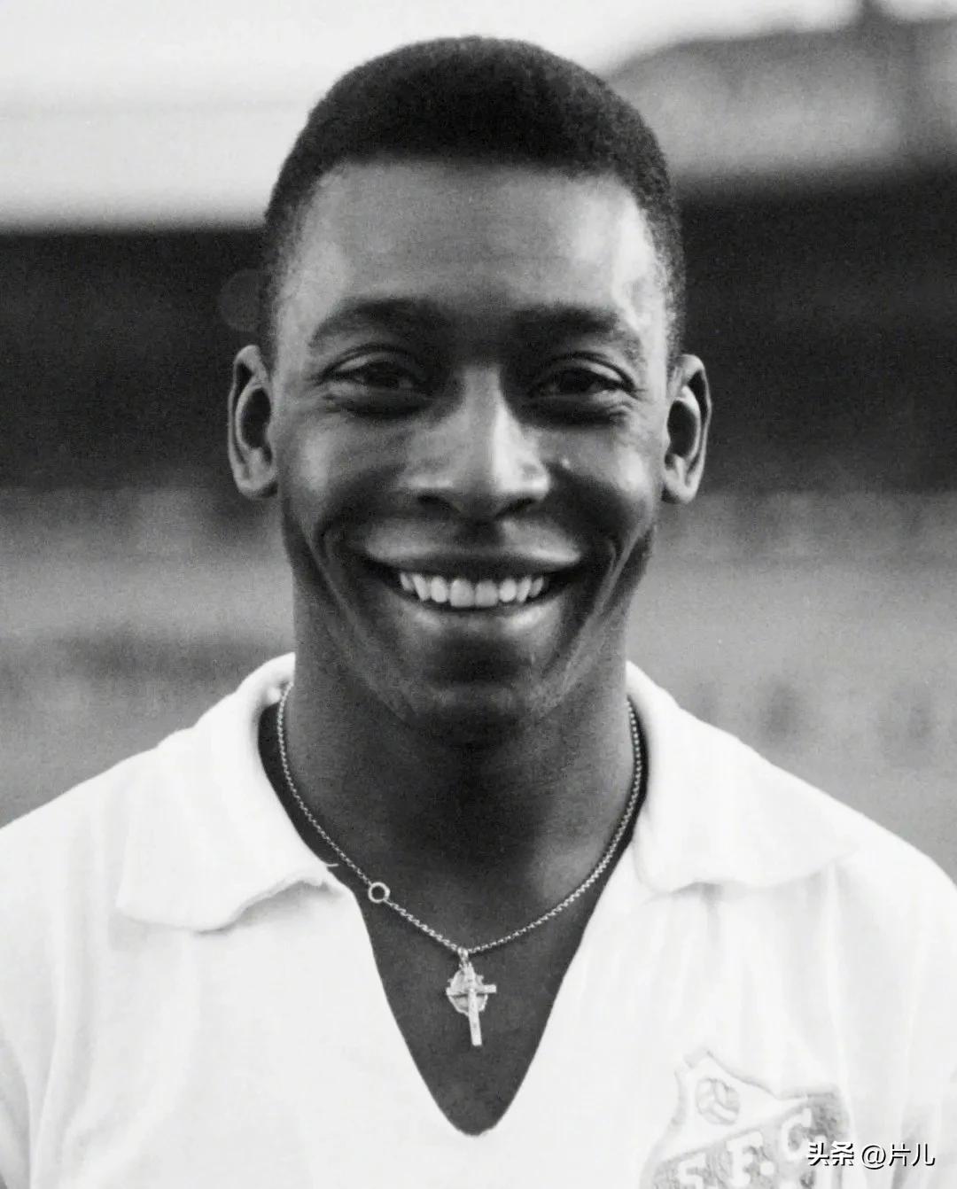 82岁球王贝利近照曝光,球王贝利去世后的巴西