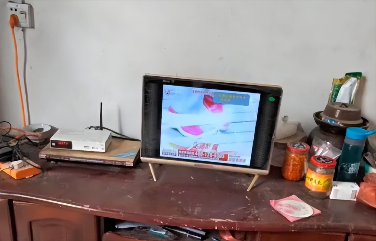 老年人看智能电视有多难,老年人使用智能电视的困境