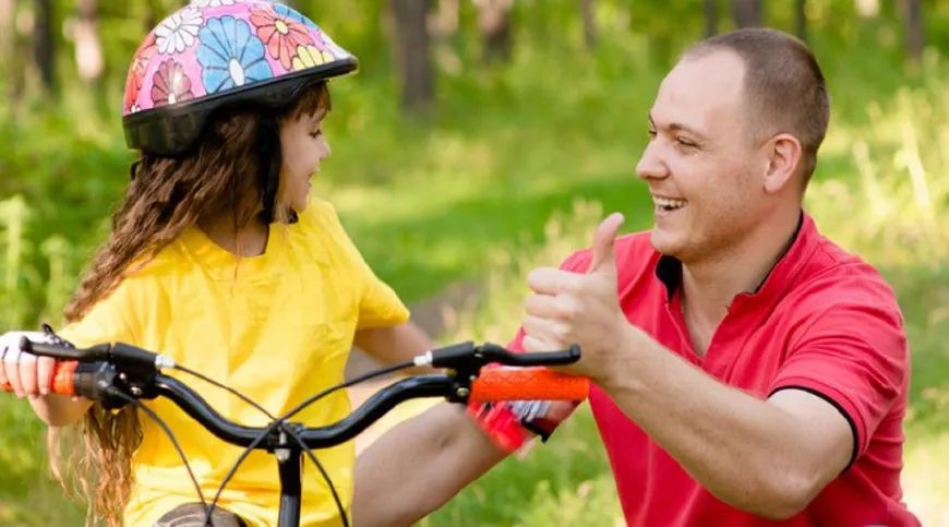 学会正确的夸奖孩子，从这3点针对青少年心理，孩子更优秀