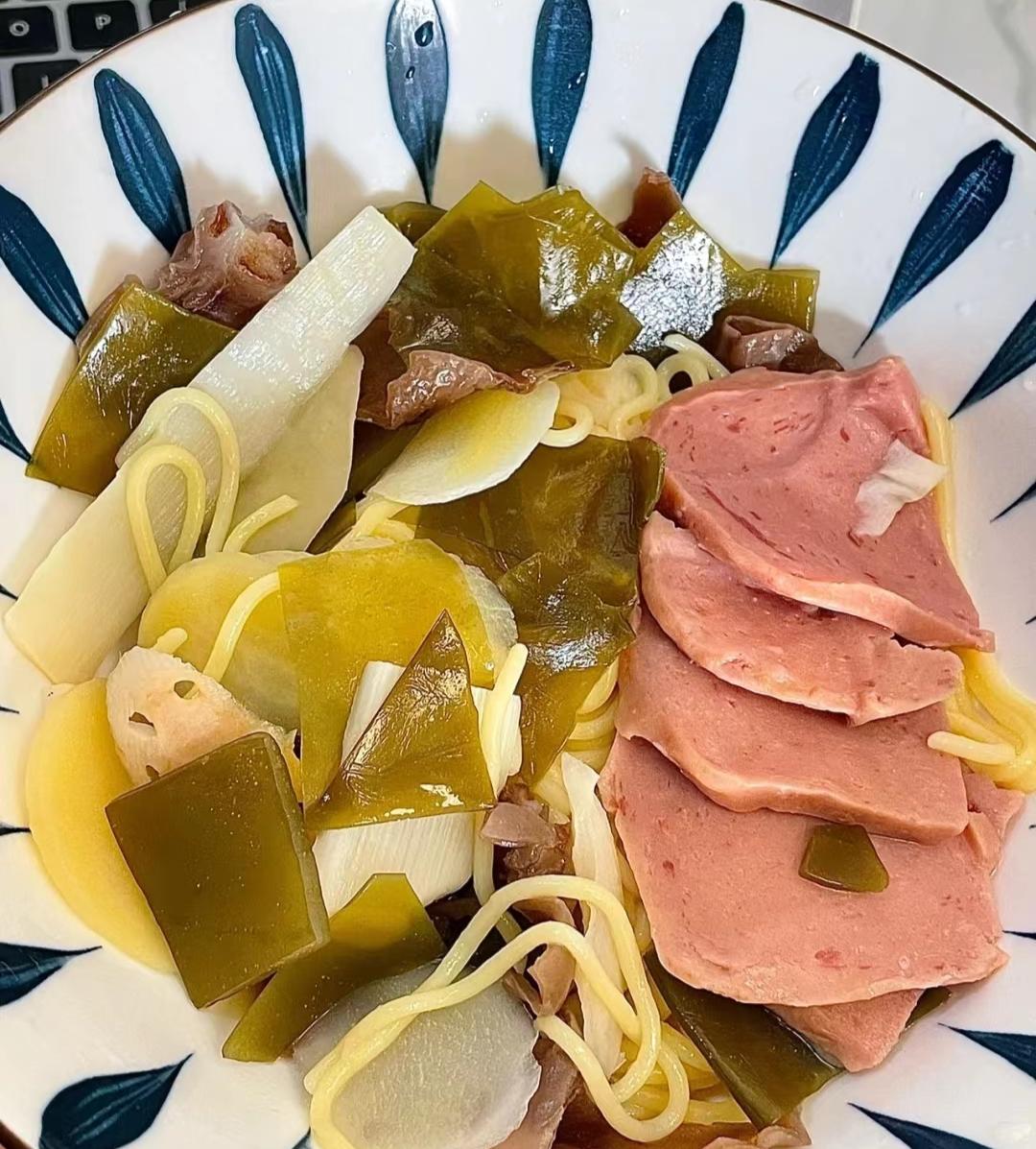 东北麻辣拌都是什么菜,经典美食之东北麻辣拌