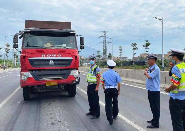 司机拉绿通过收费站后续,货车拉西瓜过绿通