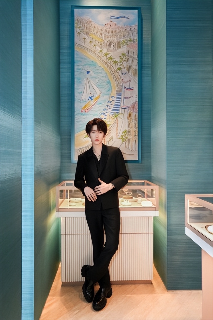 FRED斐登携手刘宇，庆祝杭州湖滨银泰in77精品店全新启幕