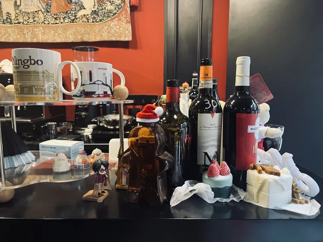 HOLA!Bars|成都东门新晋wineshop，看这届年轻人开店如何破圈