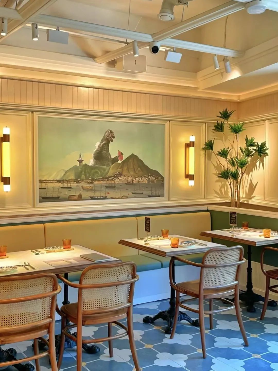 “逆流而上”的年轻品牌，如何从非一线火到北上广？