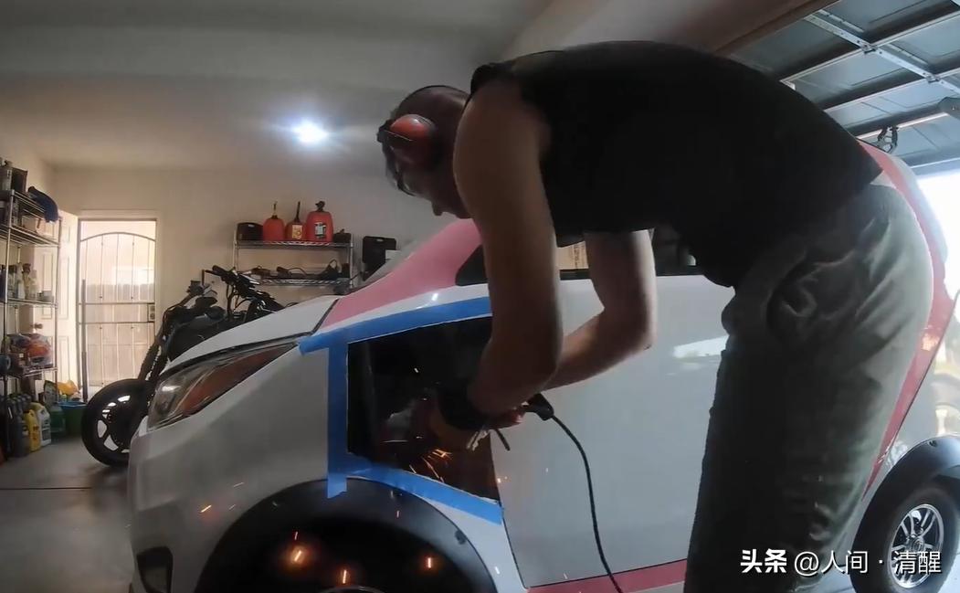 美国小伙从中国网购一辆玩具车,男子5000美元网购老年车