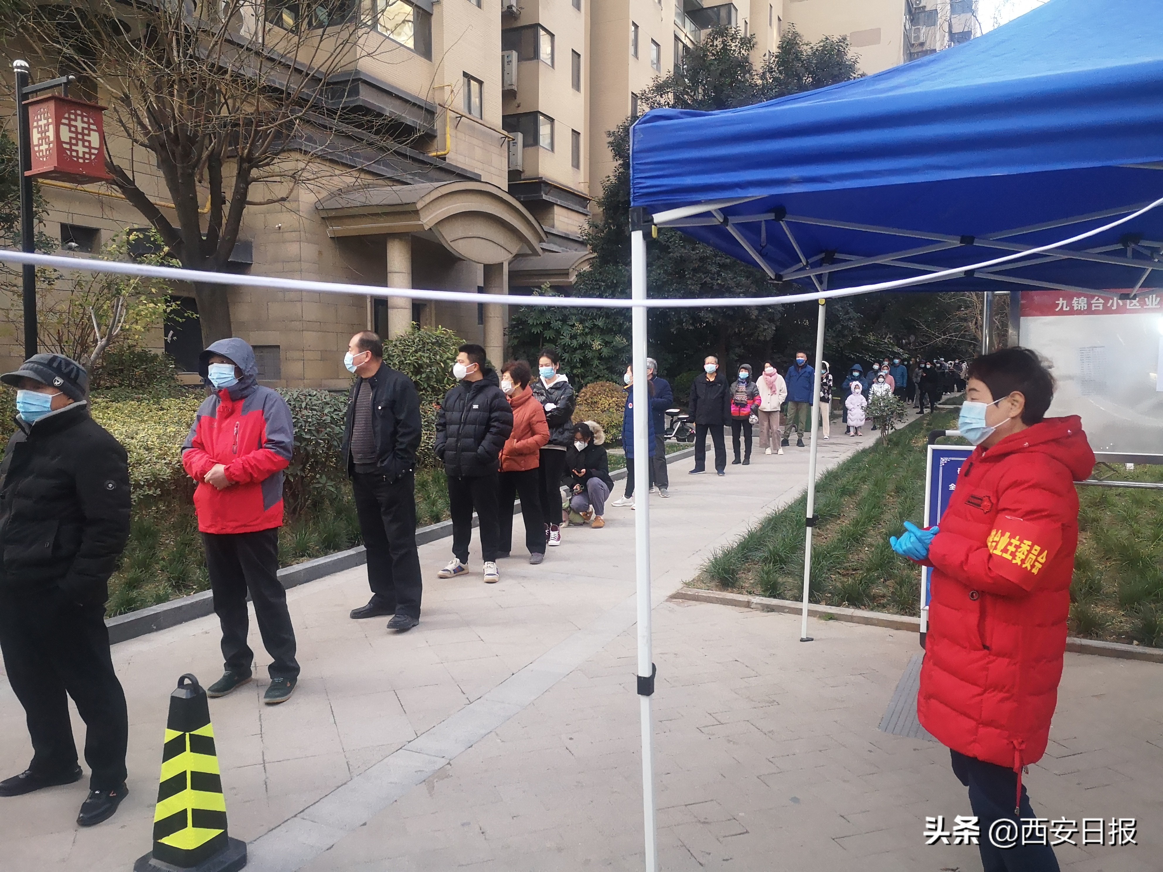 记者连线疫情,记者连线探访绥芬河社区疫情防控