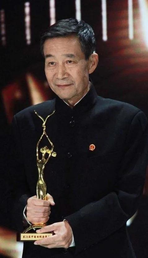 拿着上千万的薪资却踢不进球,拿上千万年薪的男足们