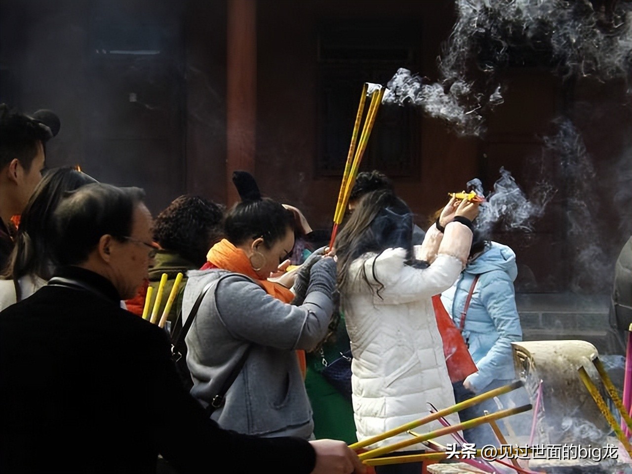 烧香为什么要烧头柱香,烧香不烧断头香是什么样的