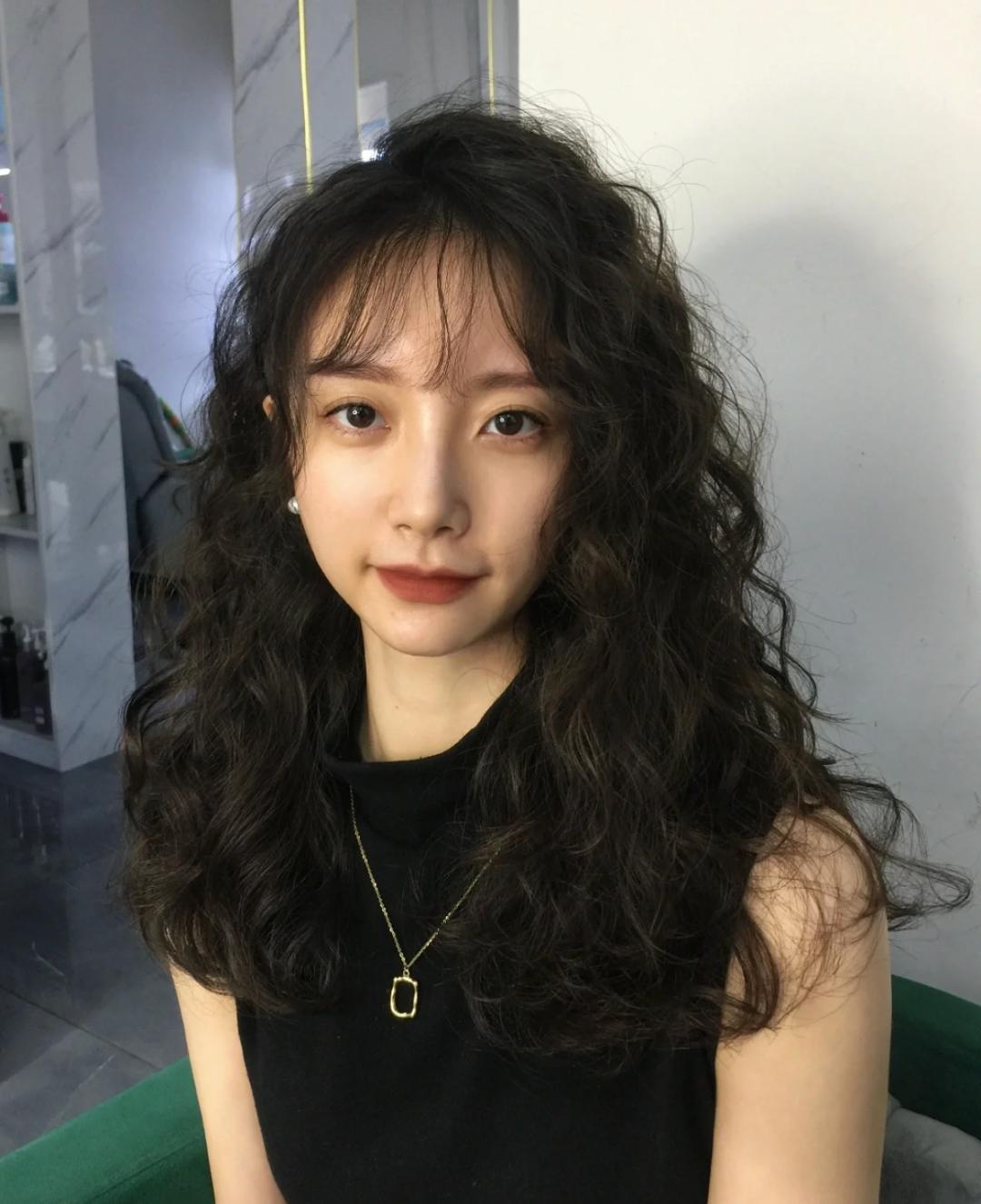 大小脸不明显还要矫正吗,大小脸不是很正常