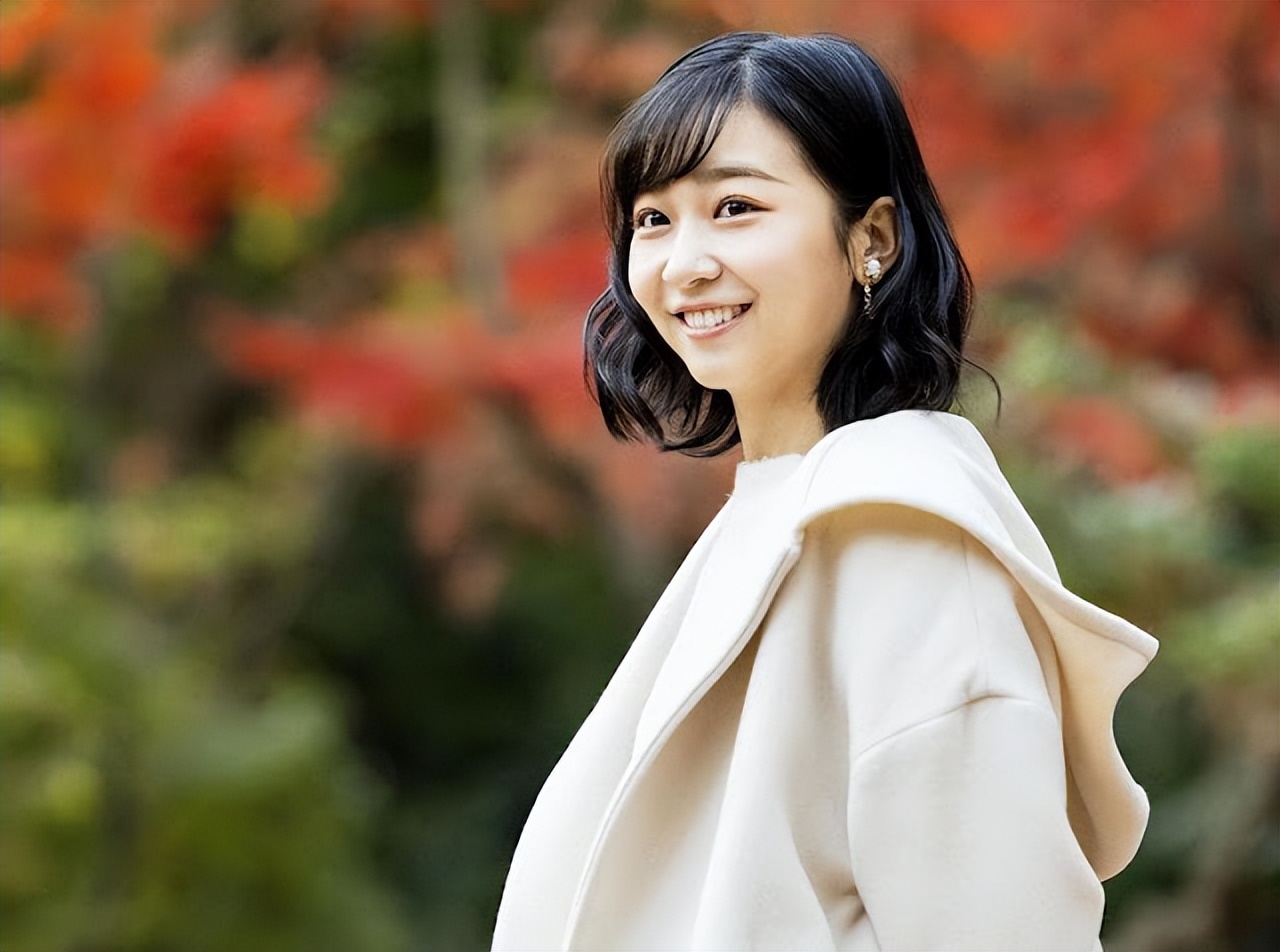 她是日本最美公主，眼睛像极了纪子妃，比下嫁凤凰男的姐姐精明