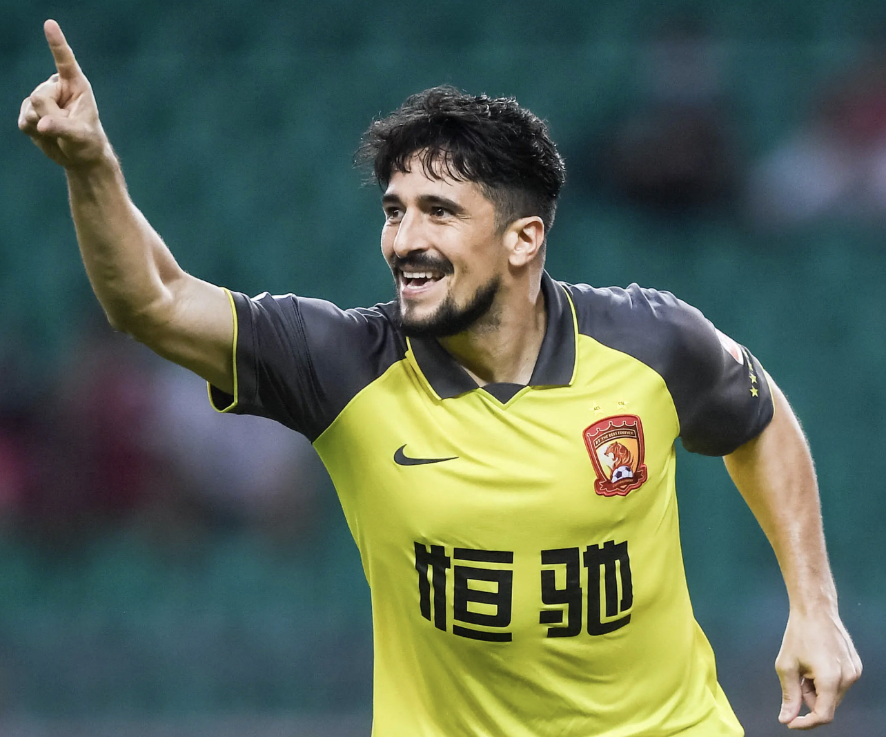 崔康熙和李铁谁是归化之父,中国足协有意崔康熙