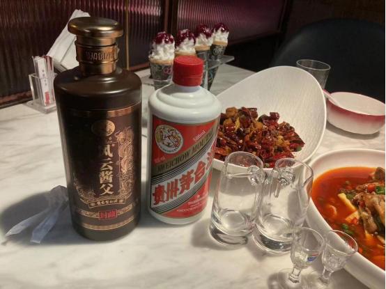 茅台最具“人情世故”的设计,茅台手提袋里的人情世故