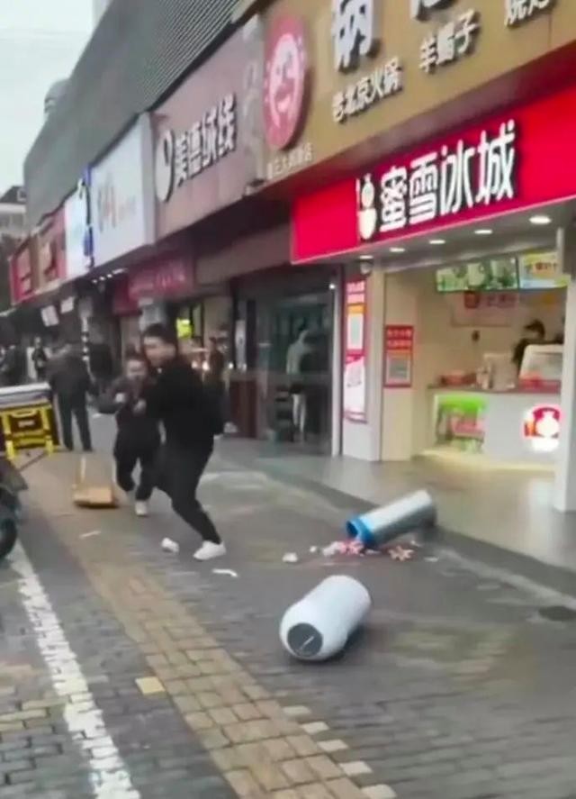 上海租客砍死女房东,上海女房东被租客砍死出殡