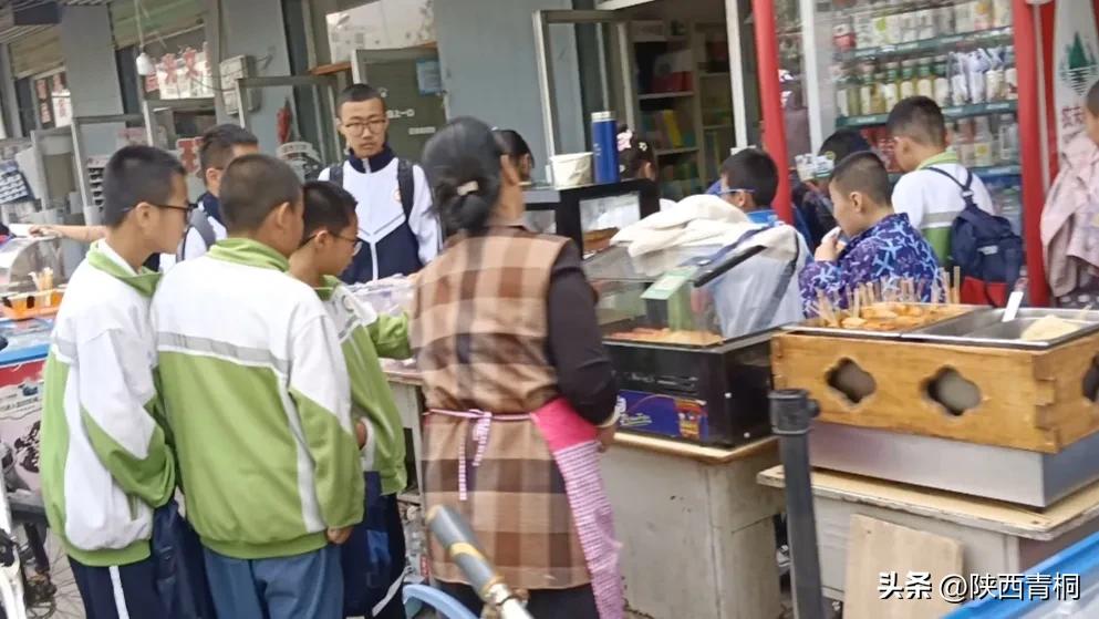 孩子上小学了需要每天给零花钱吗,小学生给零花钱好不好